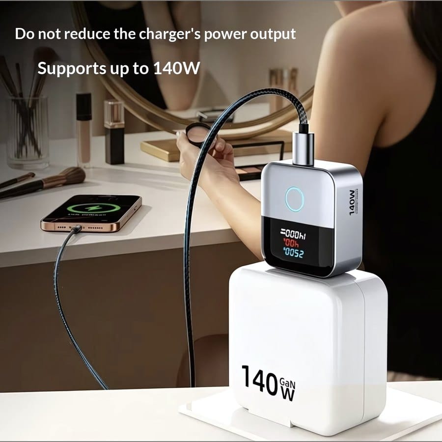 Sits on the charger too